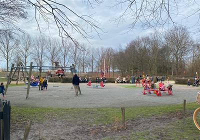 Genieten in de speeltuin van de afhaalmogelijkheden bij de Vierlinden in Goes